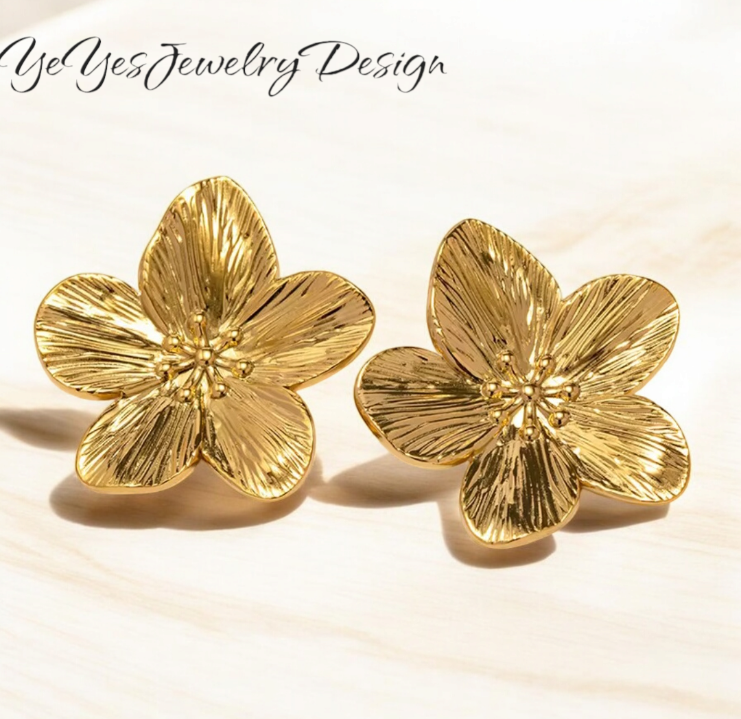 Stainless Steel Hypoallergenic Waterproof 18k Gold Plated Vintage Flower Stud Earrings. - YeYesJewelryDesign