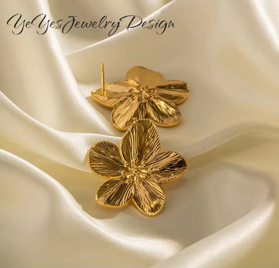 Stainless Steel Hypoallergenic Waterproof 18k Gold Plated Vintage Flower Stud Earrings. - YeYesJewelryDesign