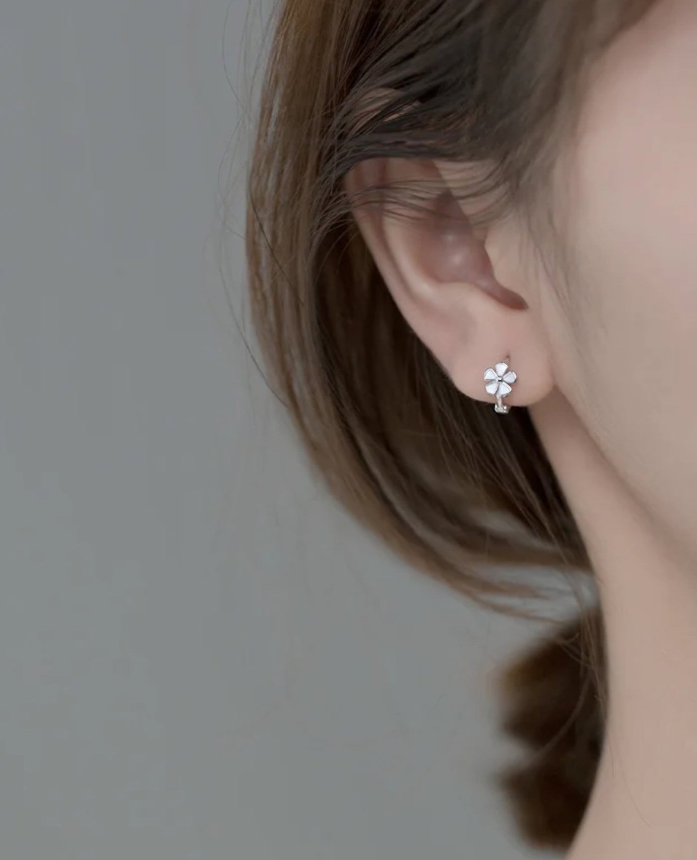 925 Sterling Silver Tine Enamel Sweet Flower Hoop Earrings. - YeYesJewelryDesign