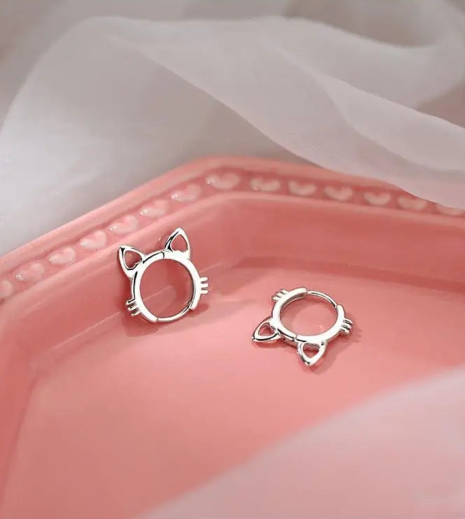 Exquisite 925 Sterling Silver Cat Hoop Earrings. - YeYesJewelryDesign