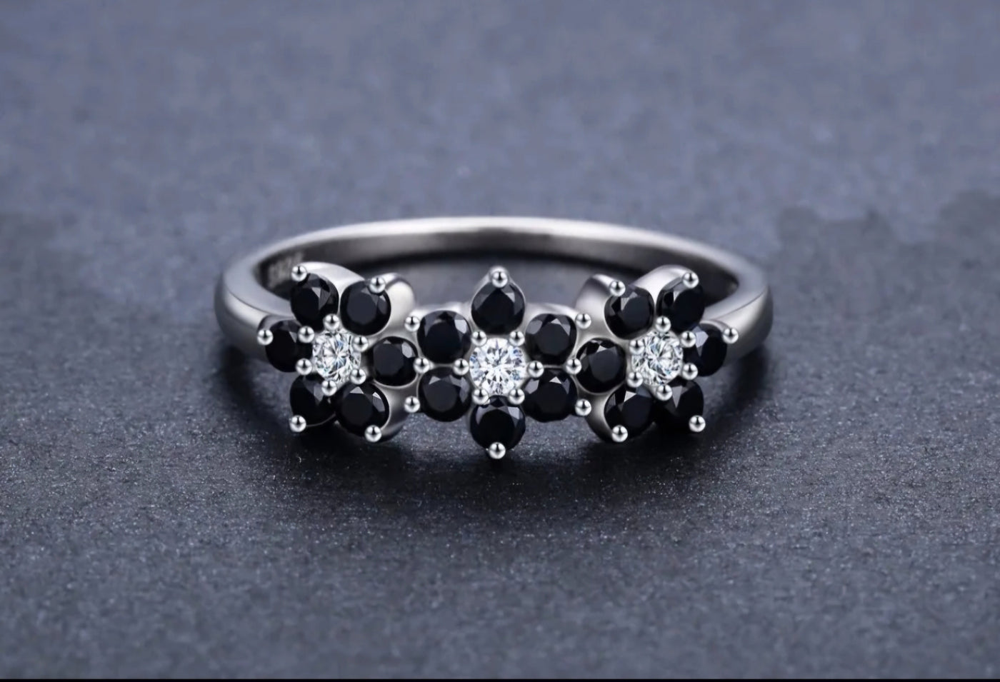 925 Sterling Silver Black Spinel Flower Ring. - YeYesJewelryDesign