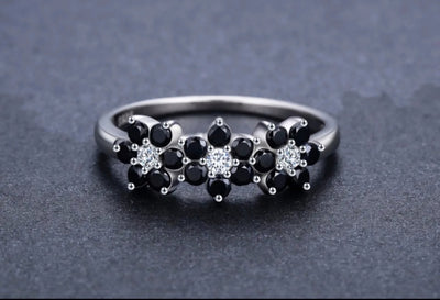 925 Sterling Silver Black Spinel Flower Ring. - YeYesJewelryDesign