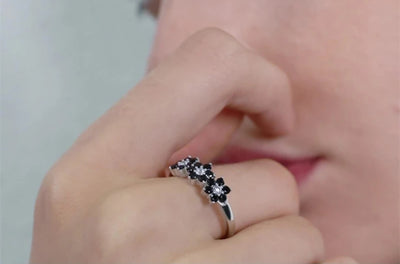 925 Sterling Silver Black Spinel Flower Ring. - YeYesJewelryDesign