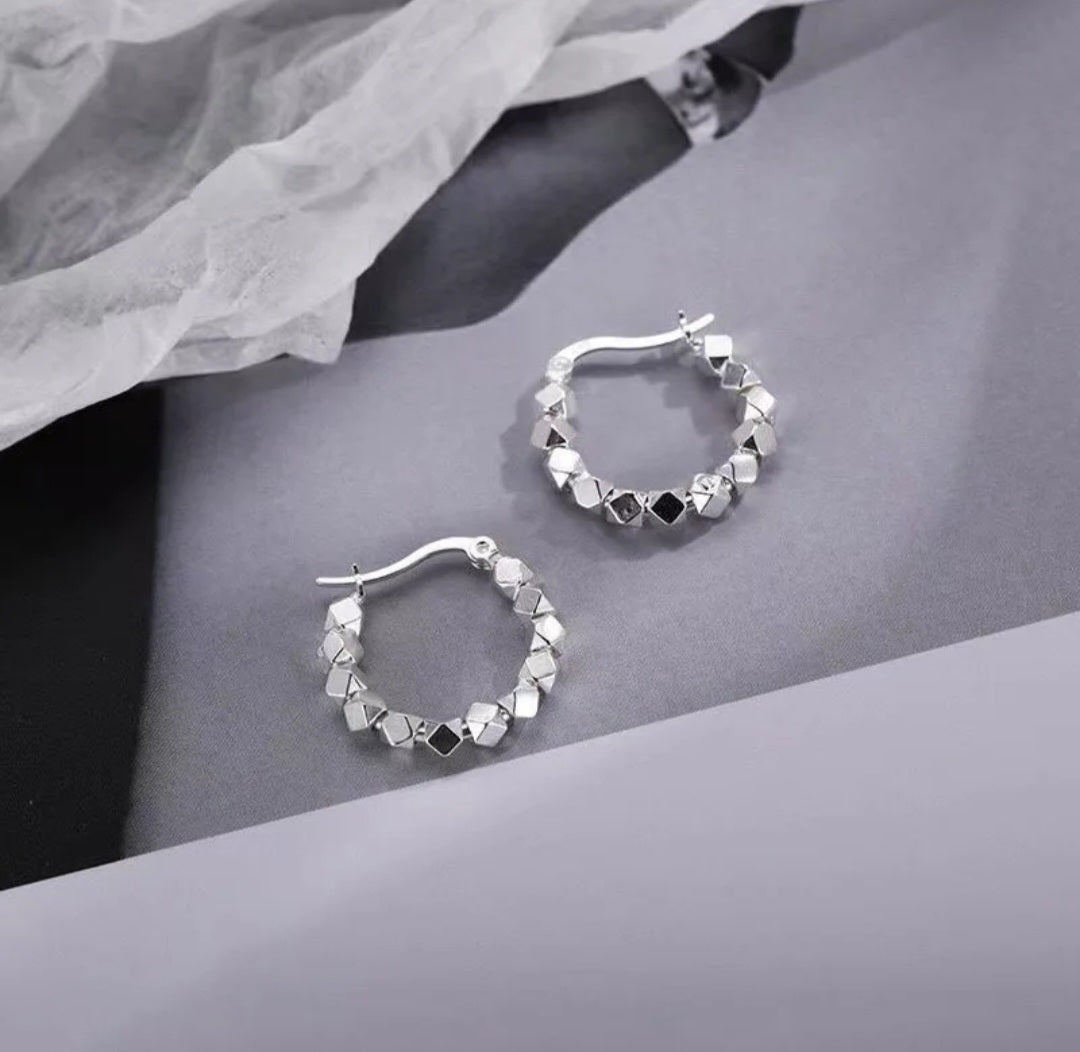 Elegant 925 Sterling Silver Temperamental Hoop Earrings. - YeYesJewelryDesign