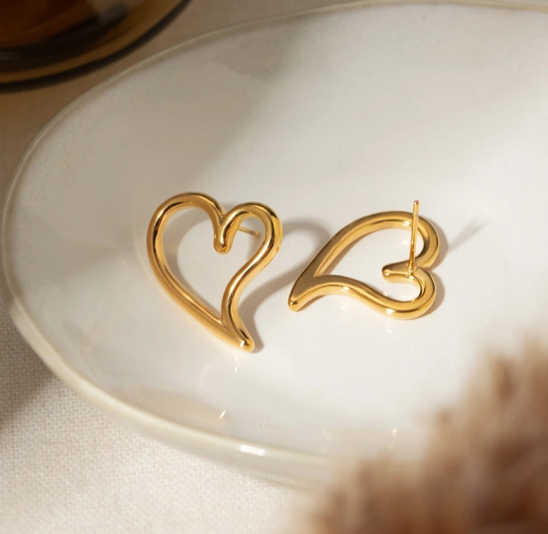 Stainless-Steel Heart Earrings Minimalist Hollow PVD Plated Stud Heart Earrings. - YeYesJewelryDesign