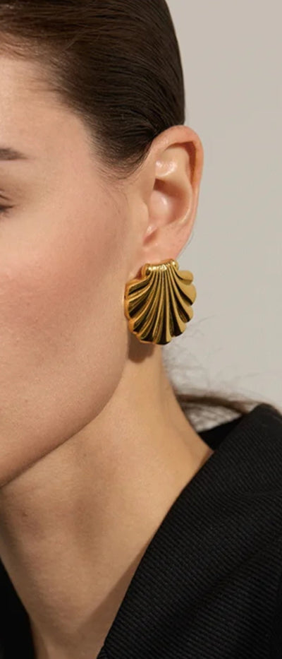 Stainless Steel Seashells 18K Gold Plated, Waterproof Fashion Seashells Stud Earrings. - YeYesJewelryDesign