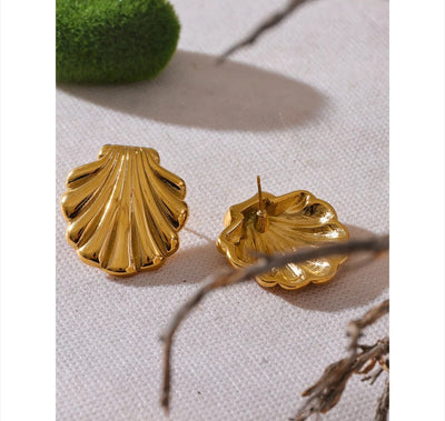 Stainless Steel Seashells 18K Gold Plated, Waterproof Fashion Seashells Stud Earrings. - YeYesJewelryDesign