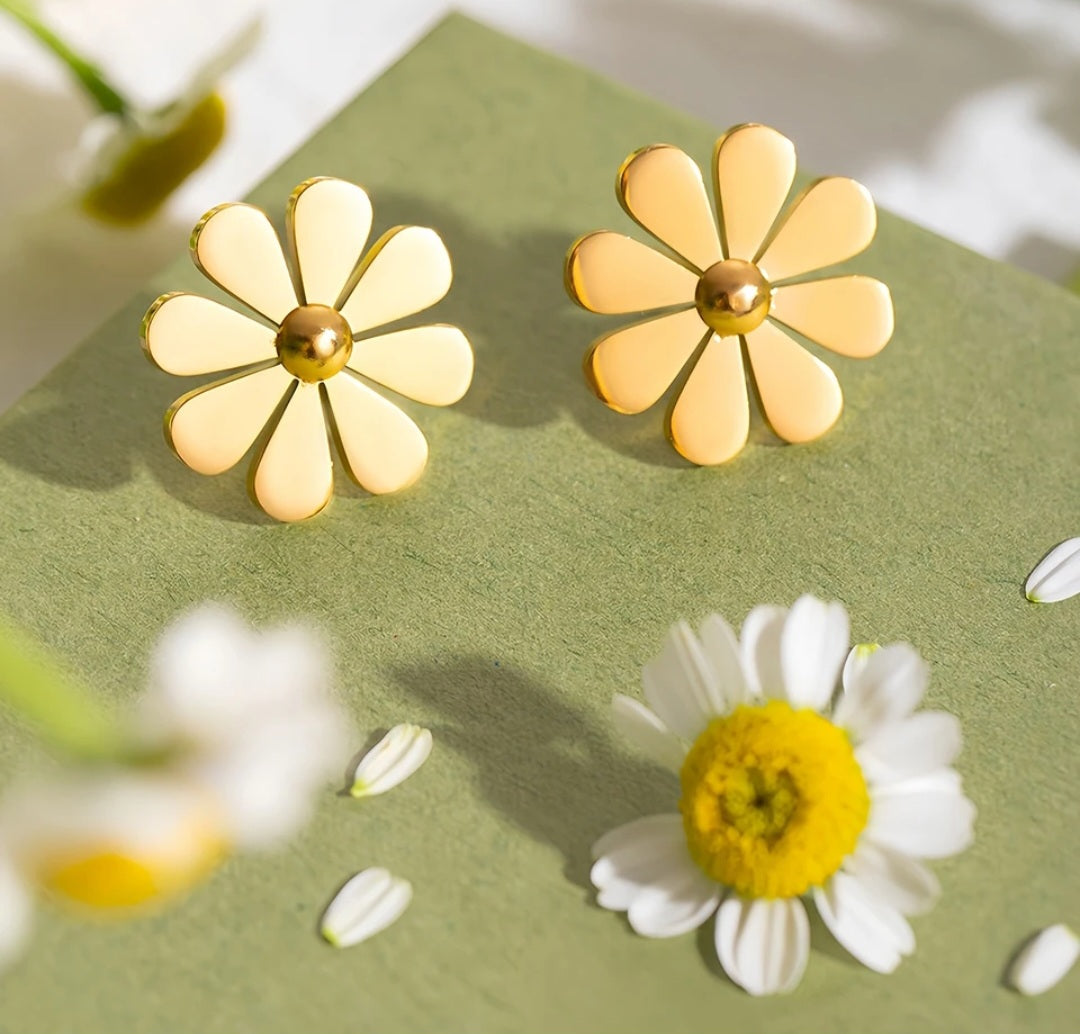 Daisy Gold Stud Earrings, Stainless Steel and Enamel Waterproof and Hypoallergenic Daisy PVD 18k Gold Plates Stud Earrings. - YeYesJewelryDesign