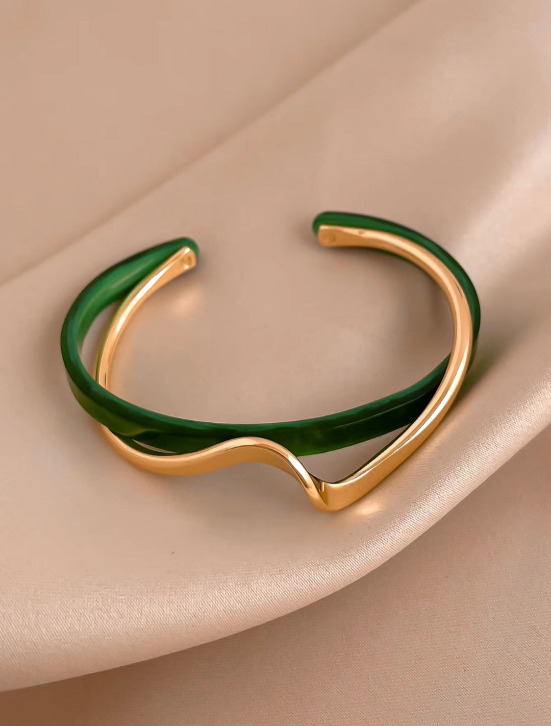 Simple Twisted Pattern Metal Open Bracelet-Bangle. - YeYesJewelryDesign