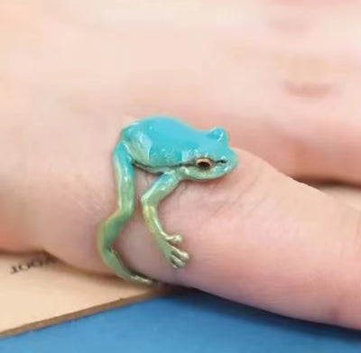 Mini Green Tree Frog Metal Adjustable Ring. - YeYesJewelryDesign