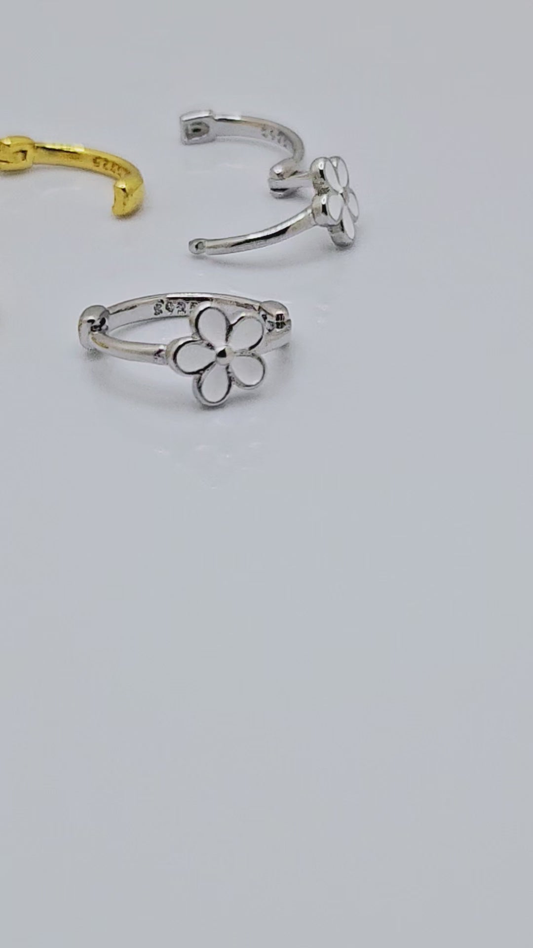 925 Sterling Silver Tine Enamel Sweet Flower Hoop Earrings.