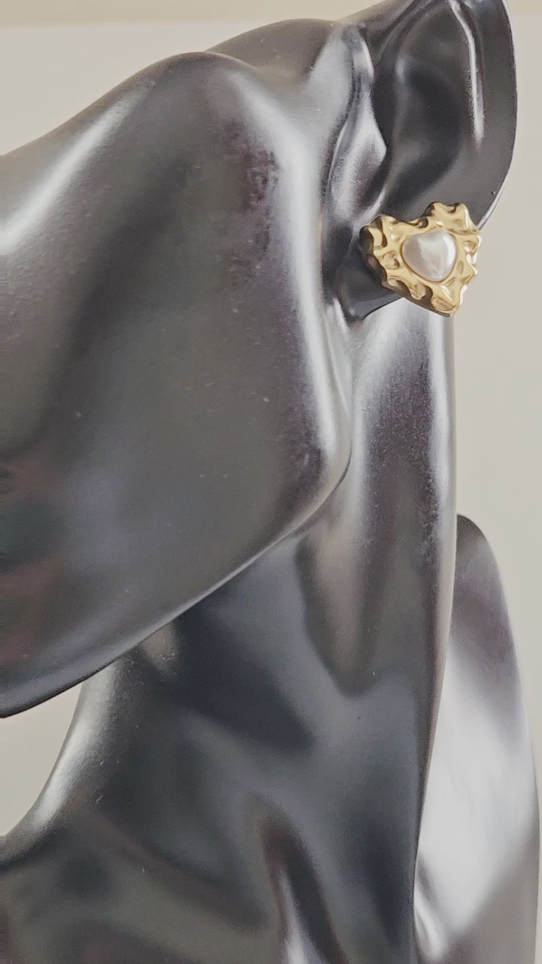 Waterproof Stainless Steel PVD 18k Gold Plated French Vintage Heart Pearl Stud Earrings.