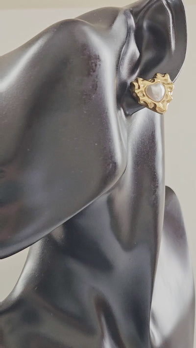 Waterproof Stainless Steel PVD 18k Gold Plated French Vintage Heart Pearl Stud Earrings.