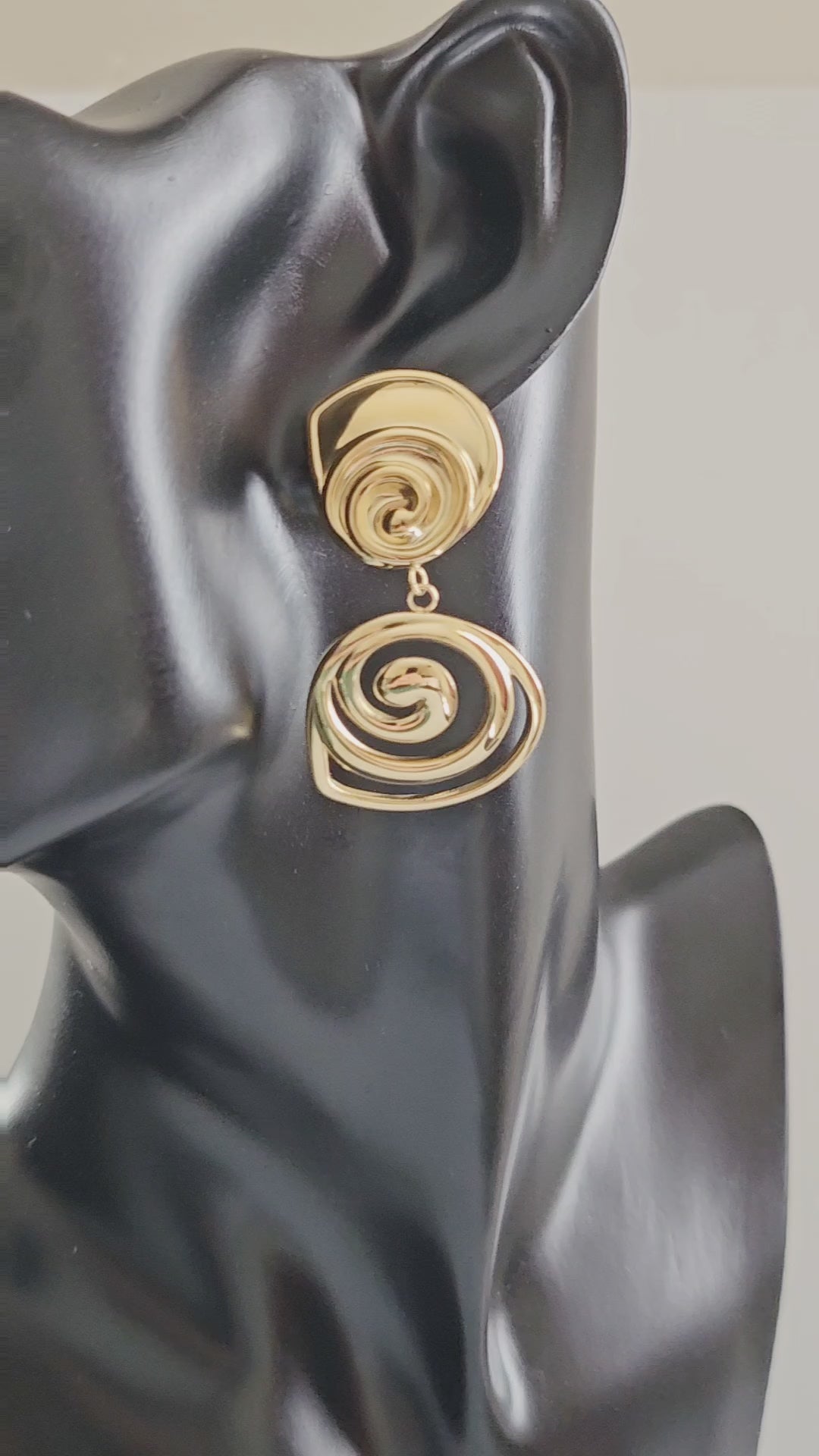 Waterproof Stainless Steel PVD 18K Gold Plated Round Rotate Threaded Pendant Stylish Earrings.